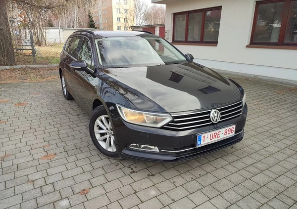 Volkswagen Passat cena 40000 przebieg: 250000, rok produkcji 2015 z Poniatowa małe 326